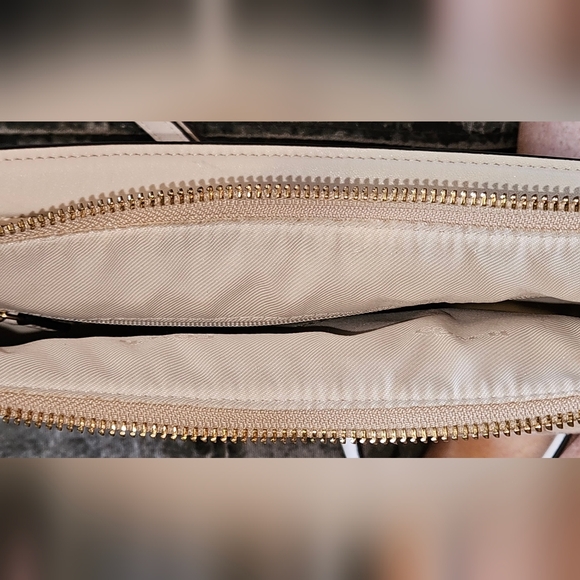 Coach Chelsea Signature Jacquard Crossbody - Picture 8 of 9